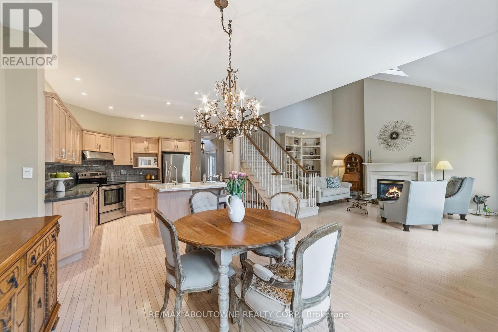 12 - 575 SIMCOE STREET, Toronto — photo 2
