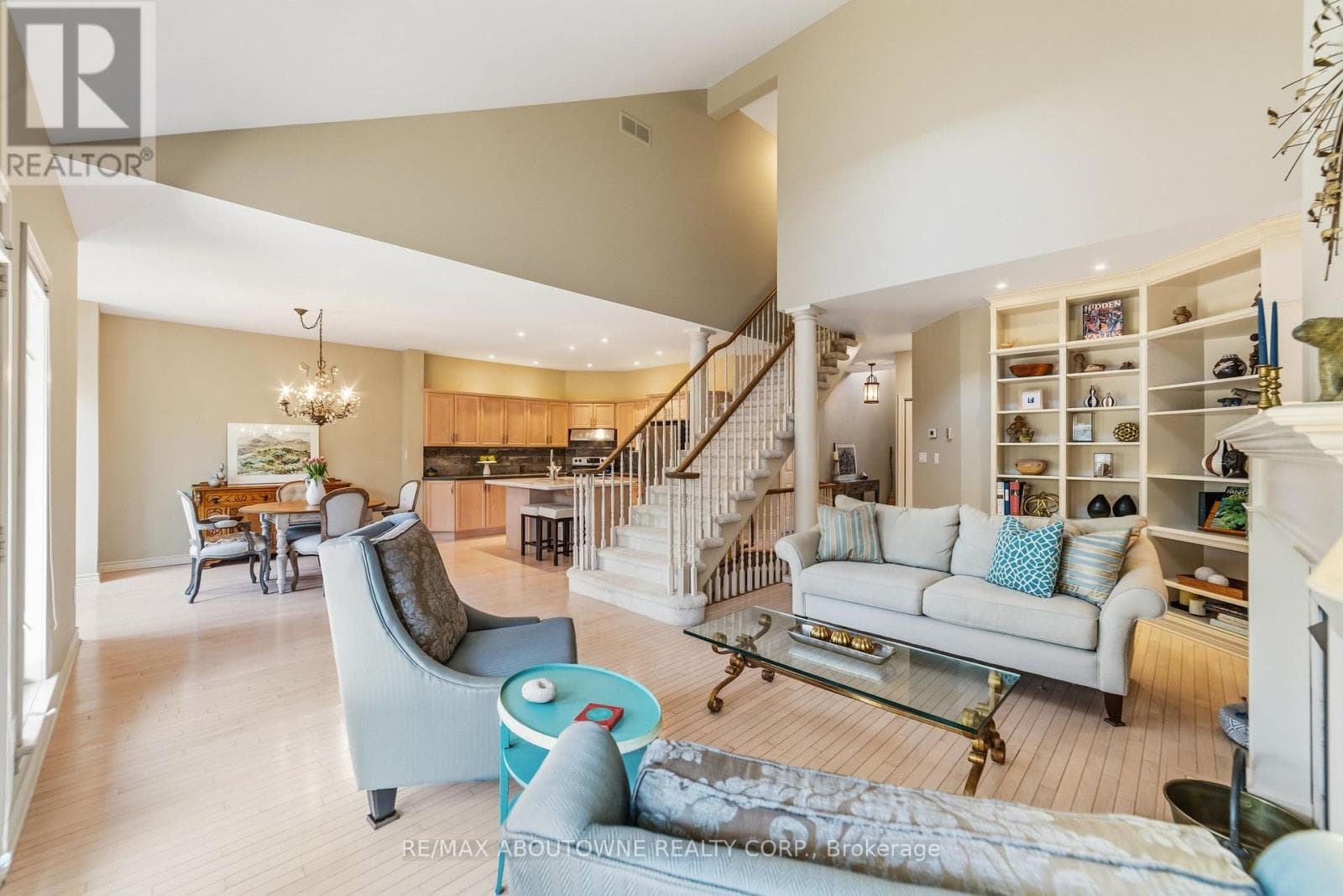 12 - 575 SIMCOE STREET, Toronto — photo 4