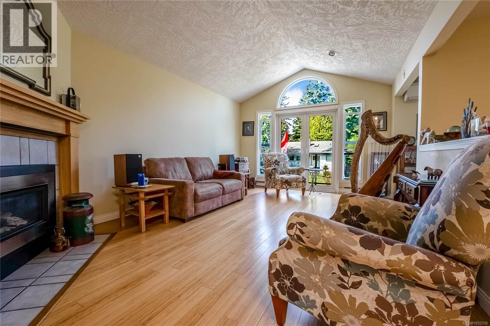 6767 Foreman Heights Dr, Victoria — photo 2