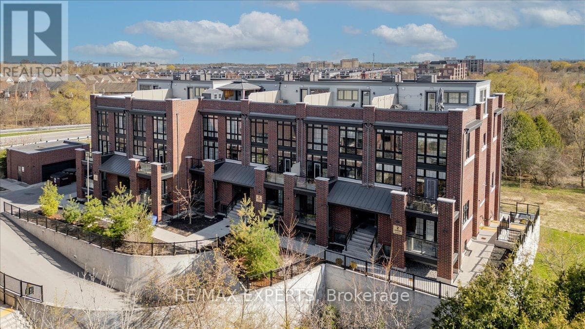 304 - 2 LINSMORE PLACE, Toronto — photo 2