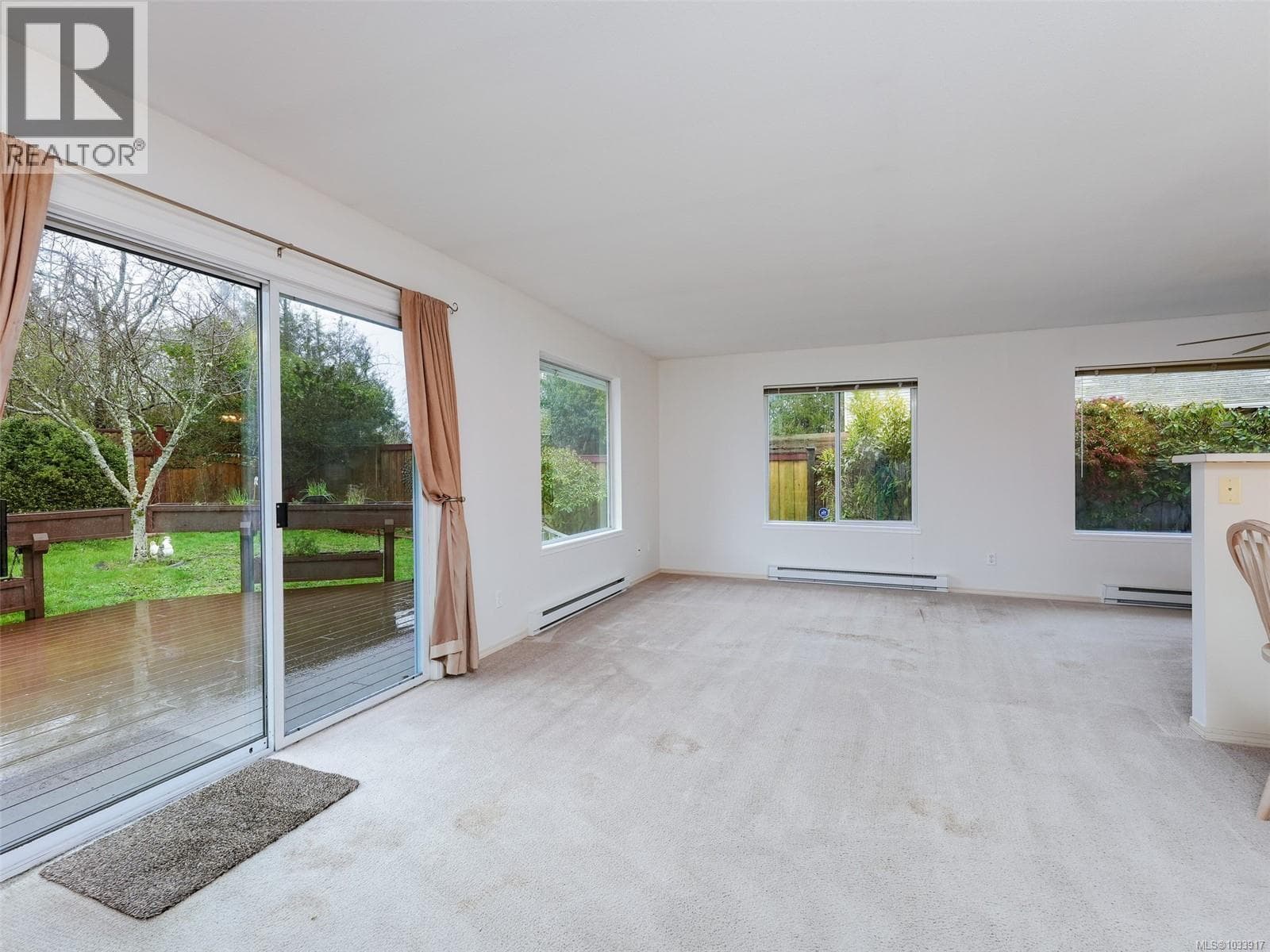 2011 Govenlock Pl, Victoria — photo 4