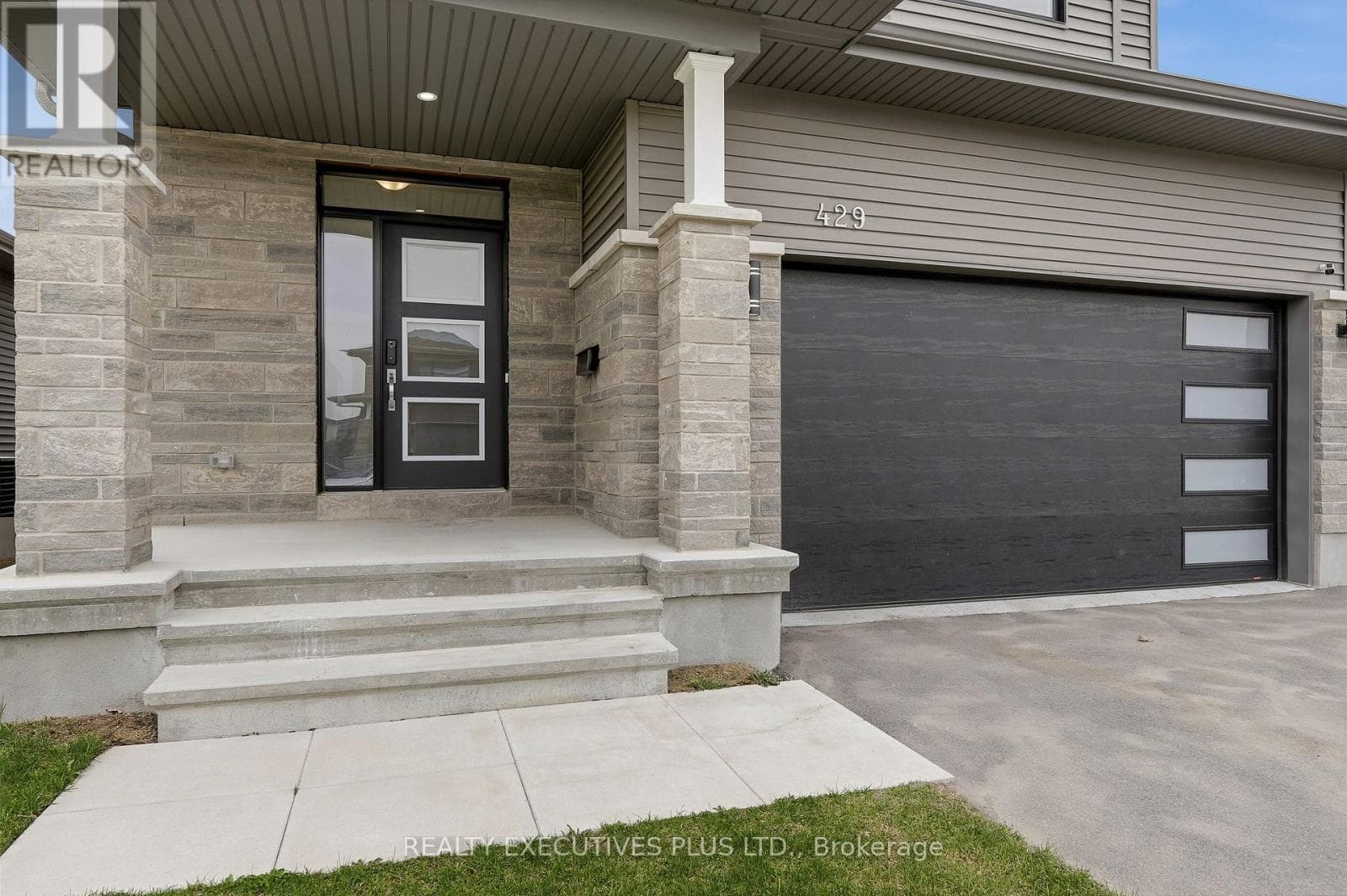 429 STERLING AVENUE, Ottawa — photo 2