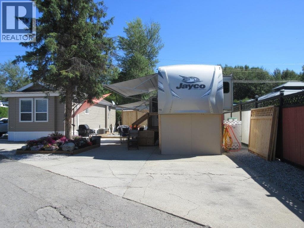 366 415 COMMONWEALTH ROAD in Highway 97