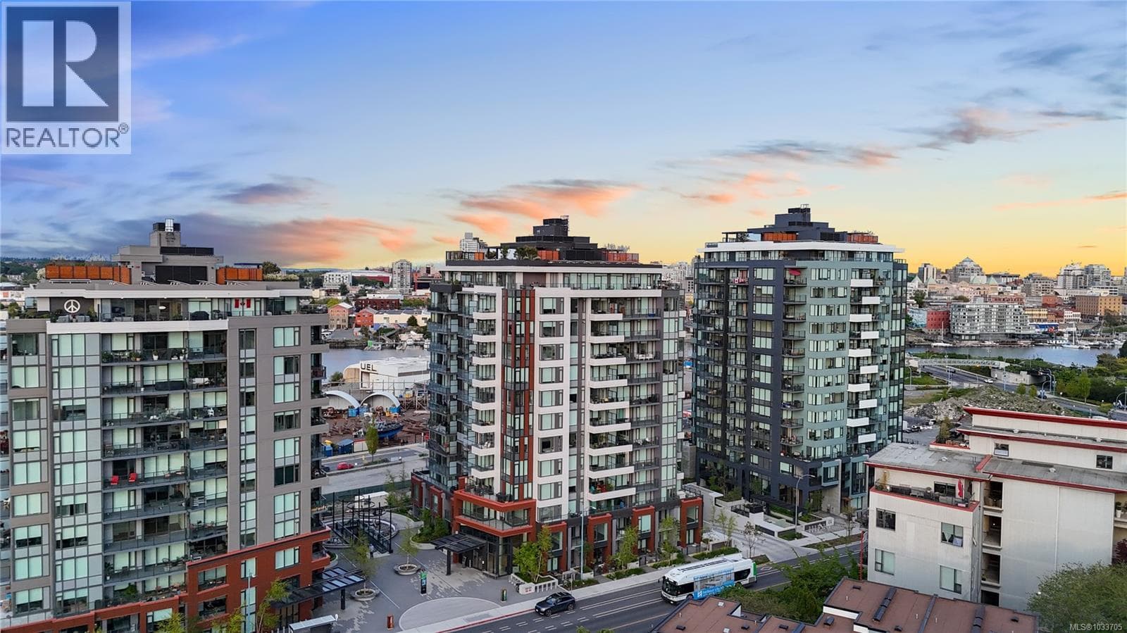408 363 TYEE ROAD in Victoria West