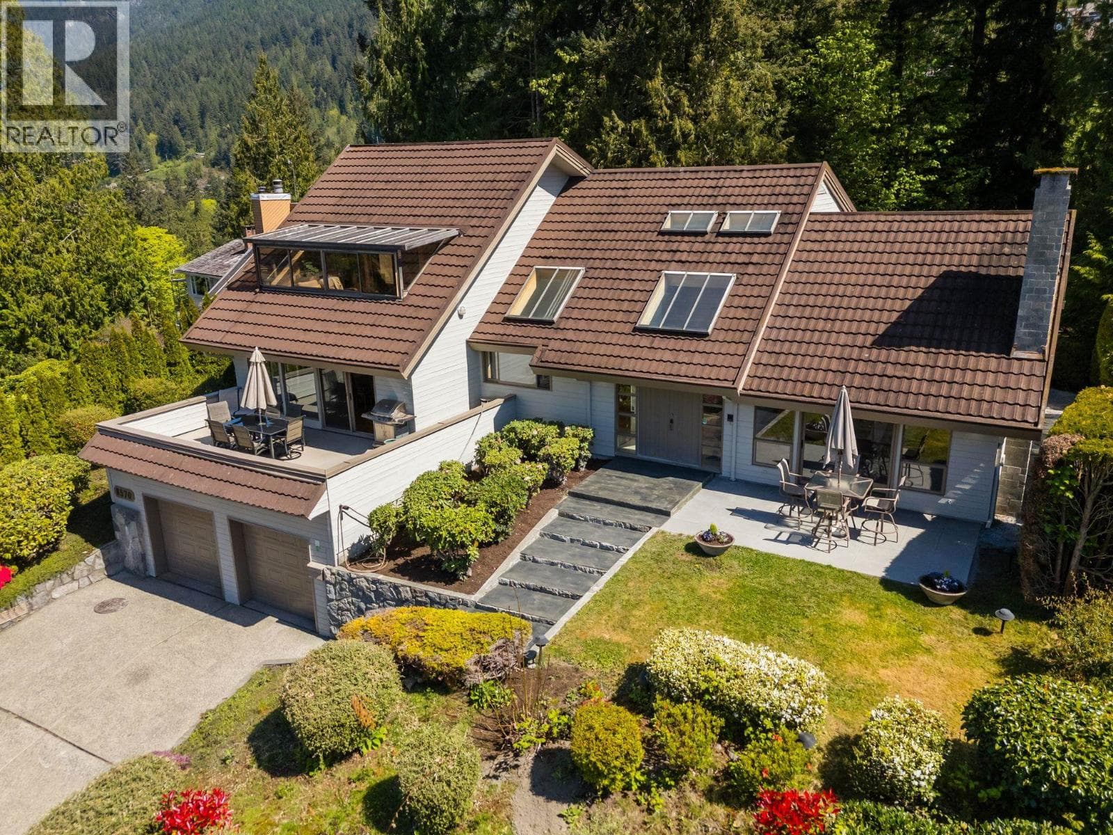 8570 ANSELL PLACE in Lions Bay