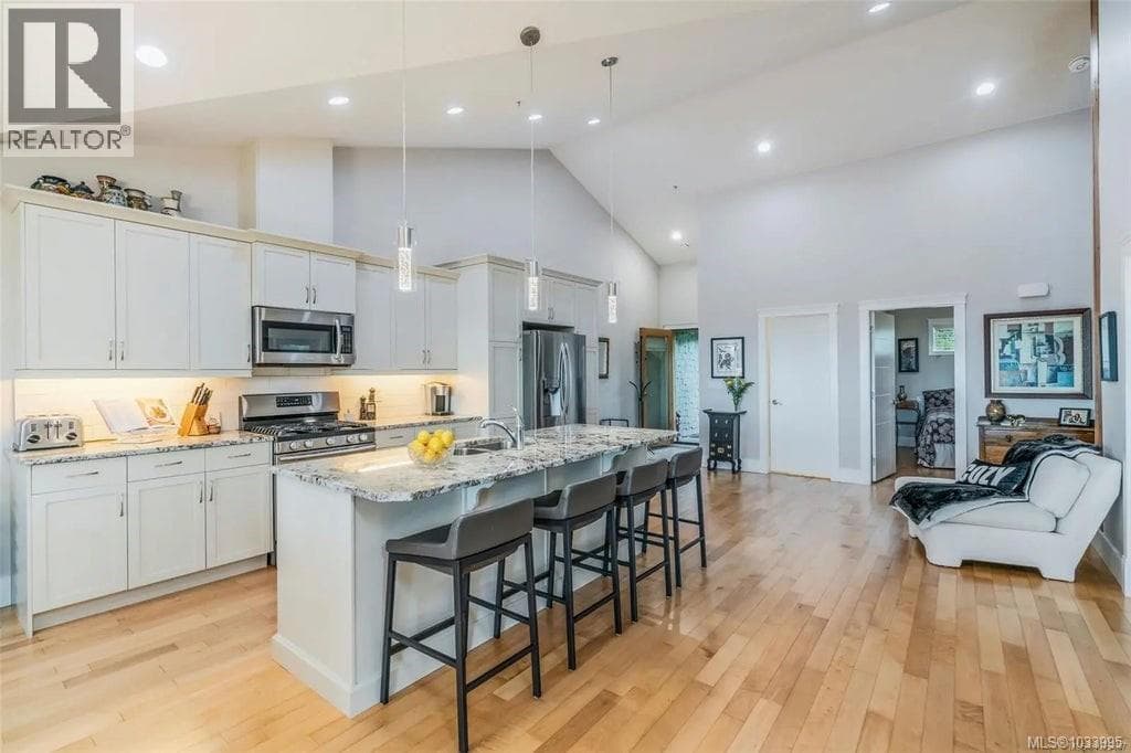 202 679 TERMINAL AVENUE in Townsite