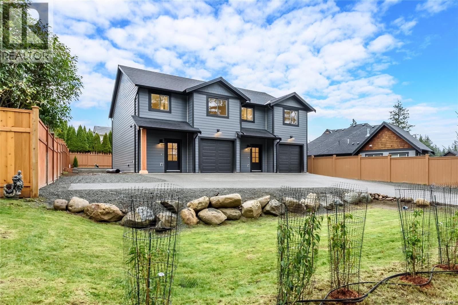 A 1044 Lazo Rd, Vancouver Island — photo 2