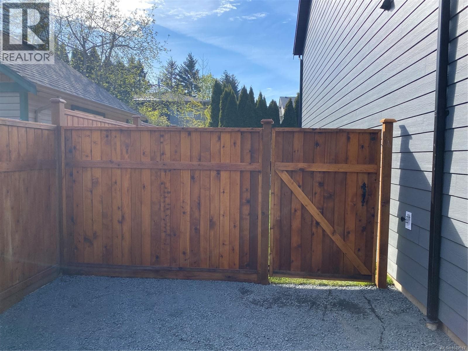 A 1044 Lazo Rd, Vancouver Island — photo 5