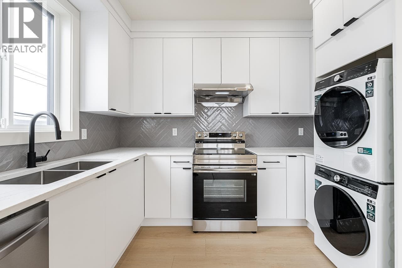 4 6554 CHARLES STREET, Greater Vancouver — photo 2