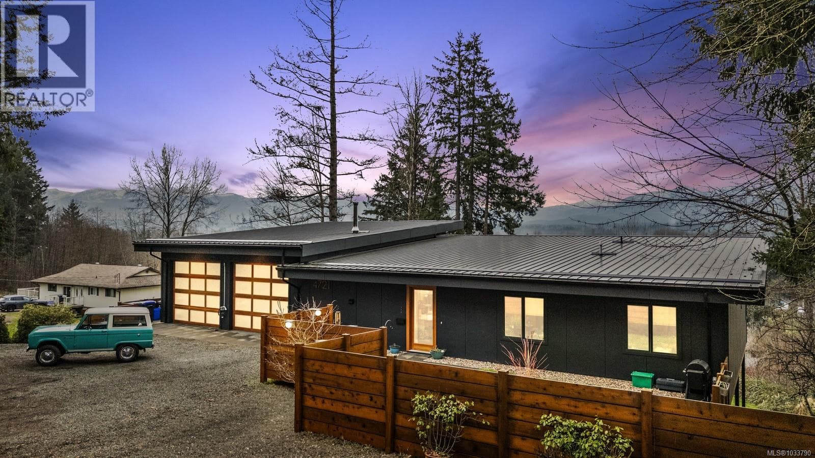 4721 ISLAND HIGHWAY NORTH in 