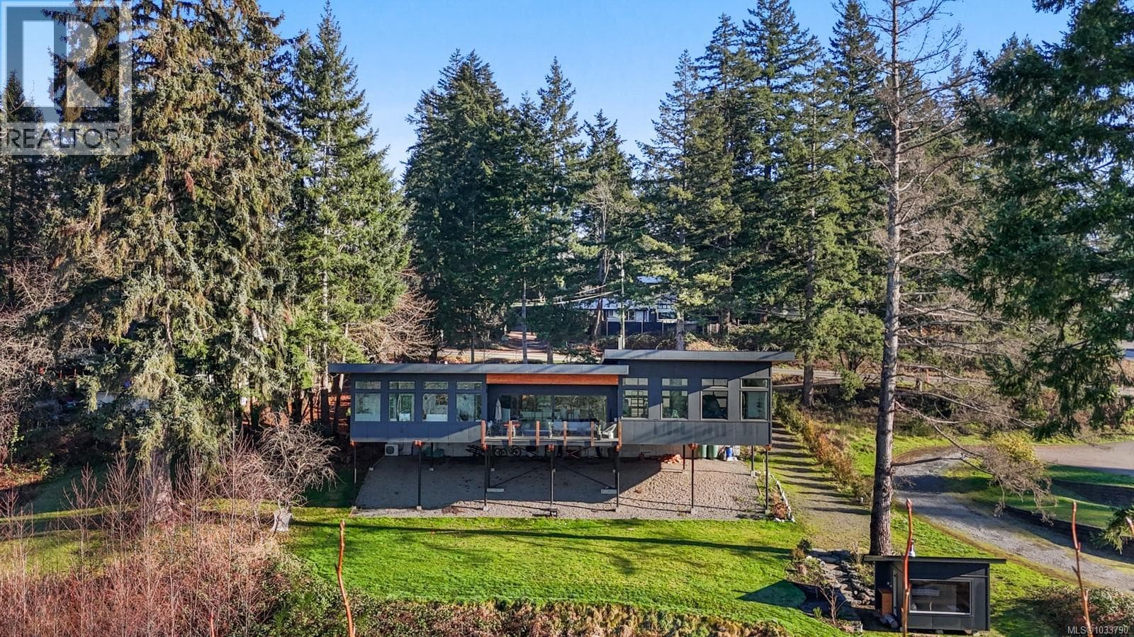 4721 ISLAND HIGHWAY NORTH, Vancouver Island — photo 2