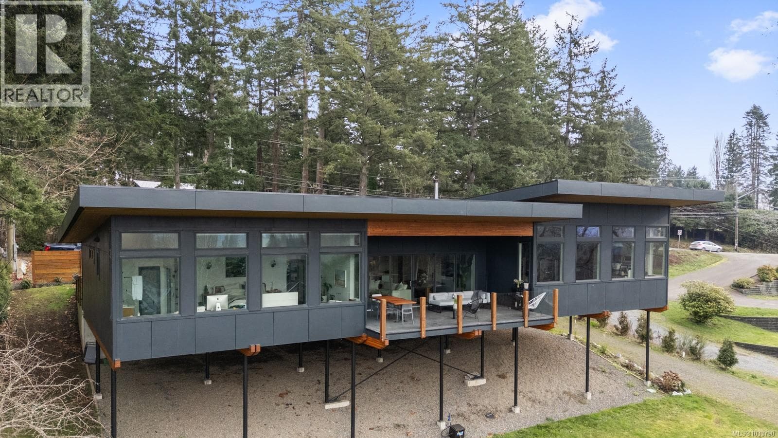 4721 ISLAND HIGHWAY NORTH, Vancouver Island — photo 3
