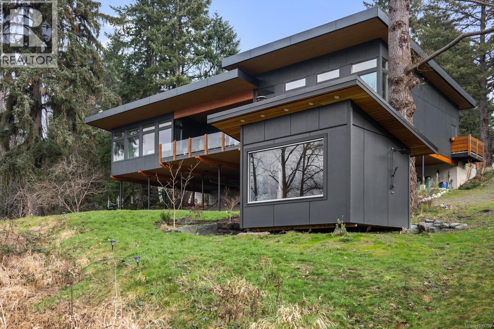 4721 ISLAND HIGHWAY NORTH, Vancouver Island — photo 4