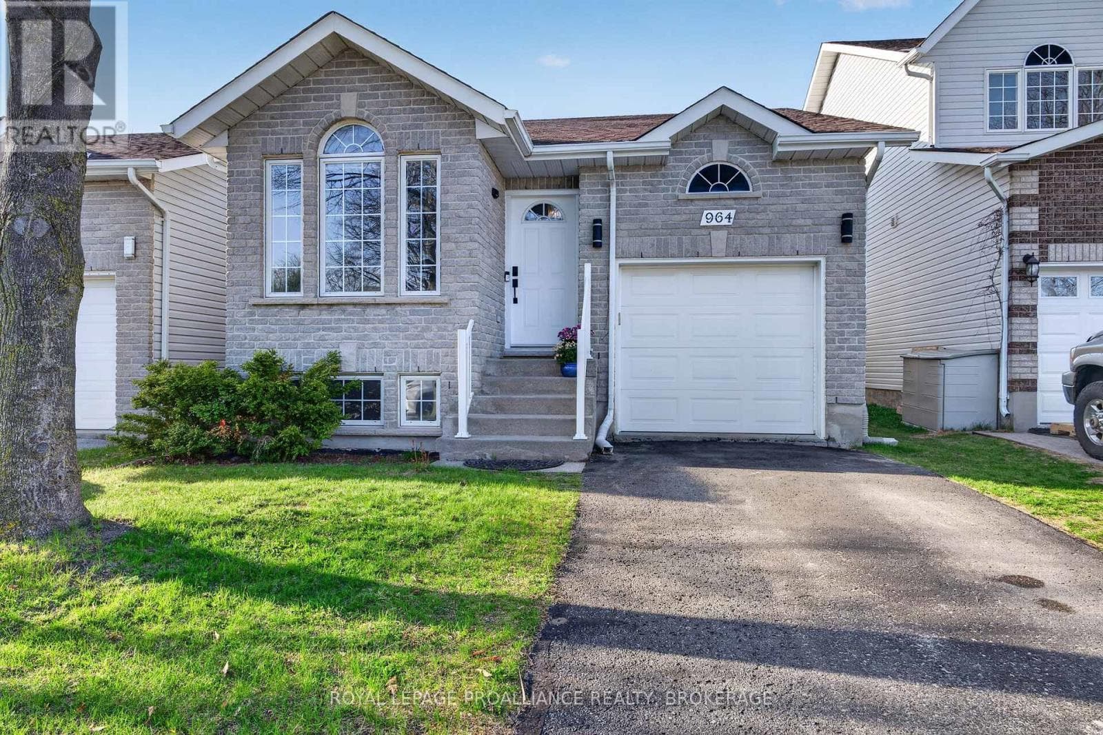 964 RAINBOW CRESCENT in Greenwood Park / St. Lawrence South