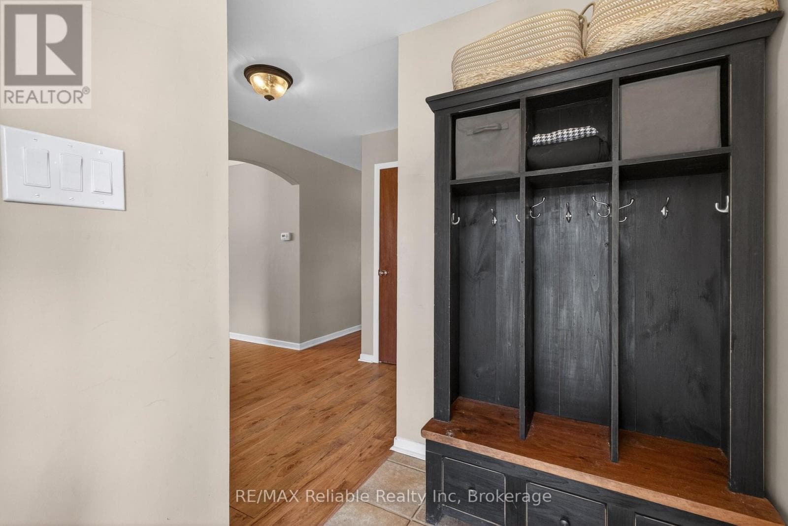131 CAYLEY STREET, OnePoint — photo 3