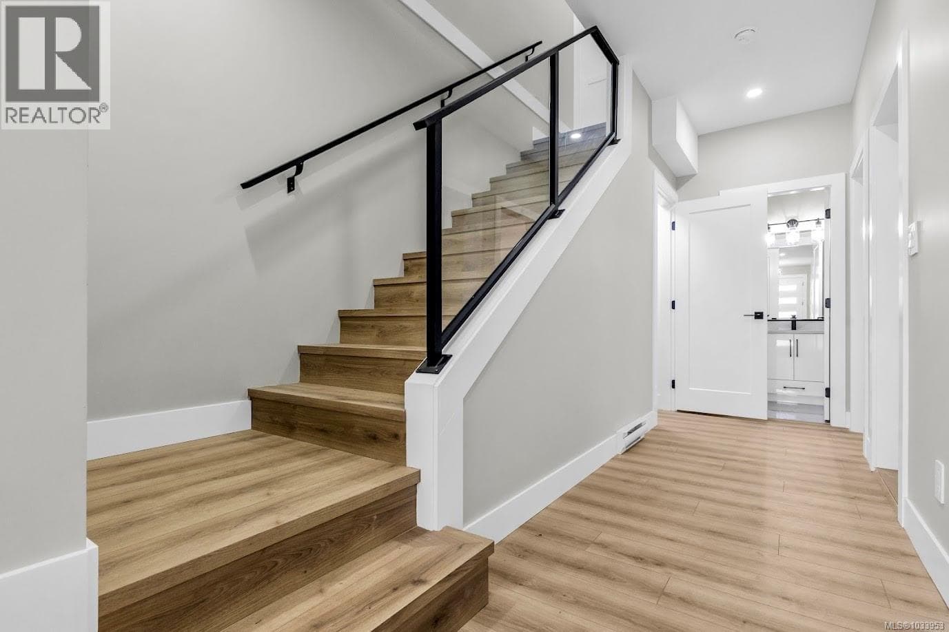 3198 Woodrush Dr, Victoria — photo 4