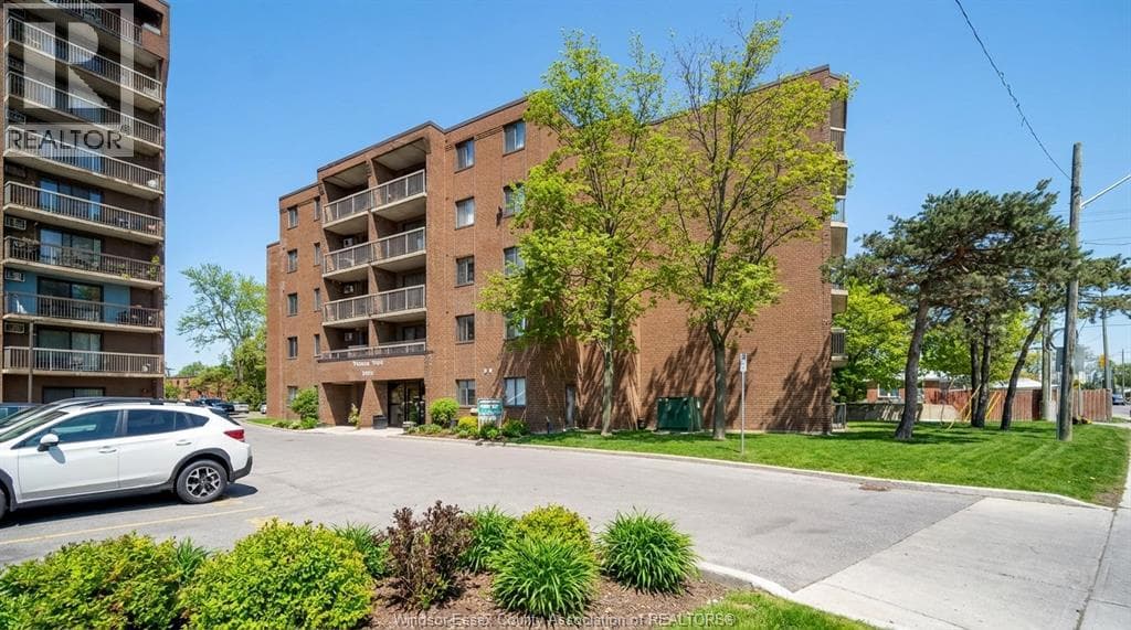 3950 WYANDOTTE STREET Unit# 105, Windsor — photo 2