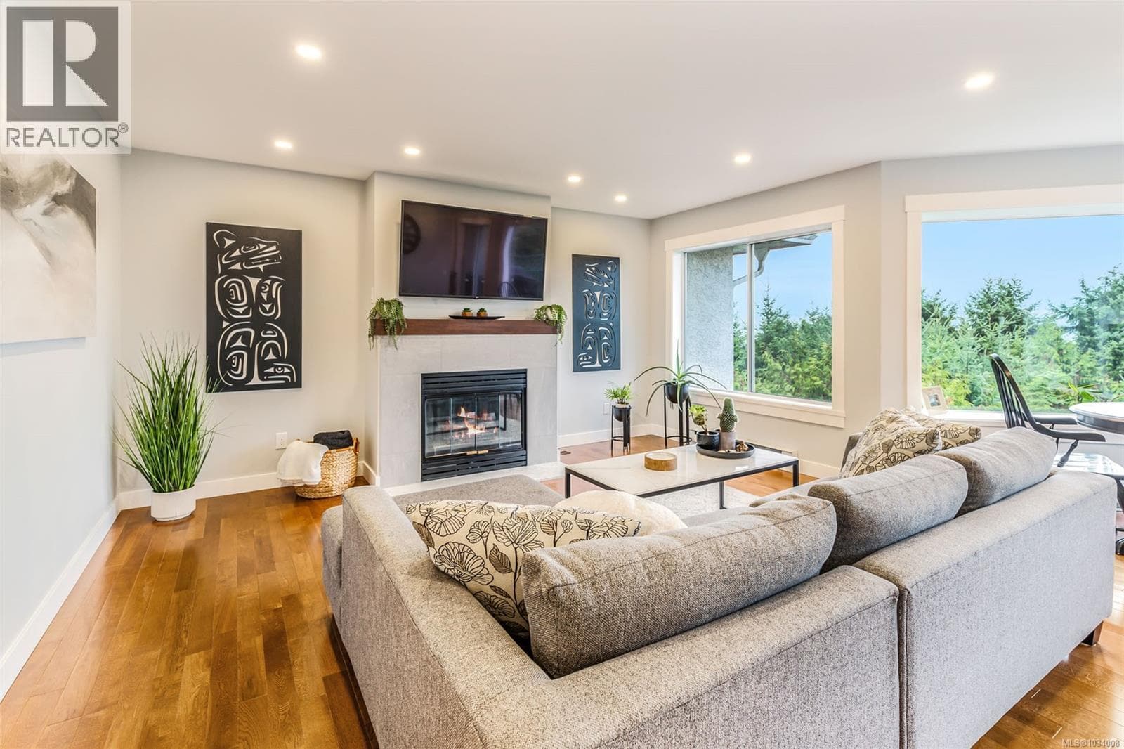 978 HIGHVIEW TERRACE in 