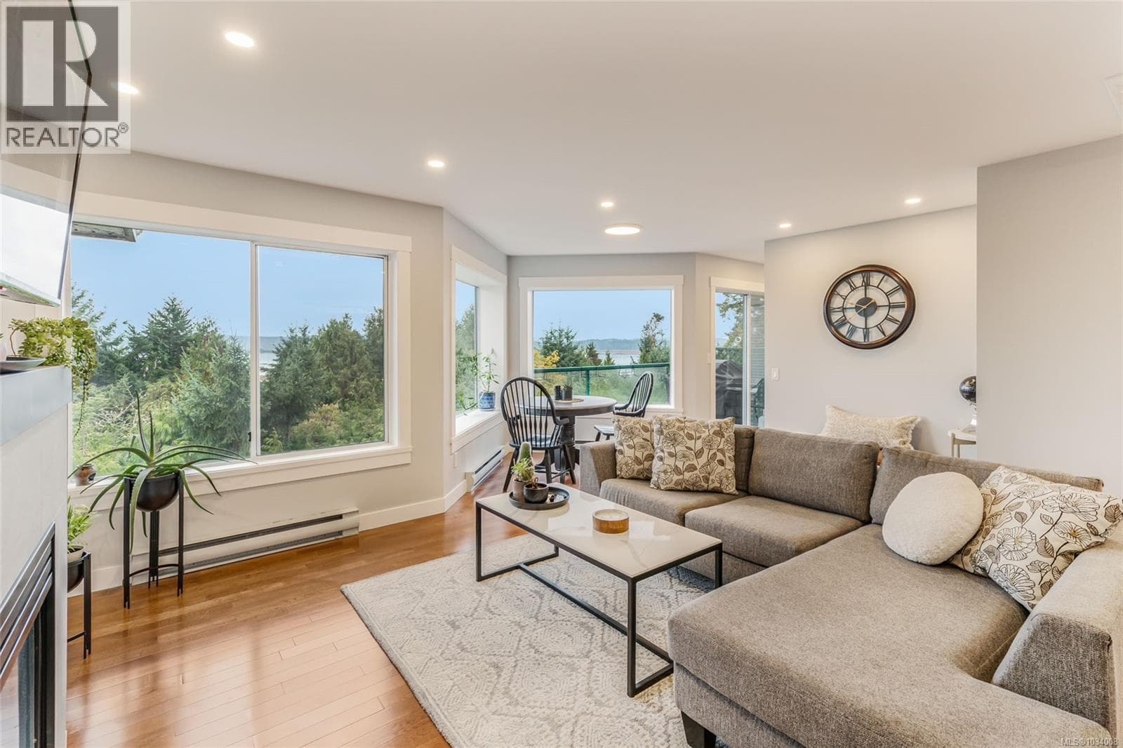978 HIGHVIEW TERRACE, Vancouver Island — photo 3