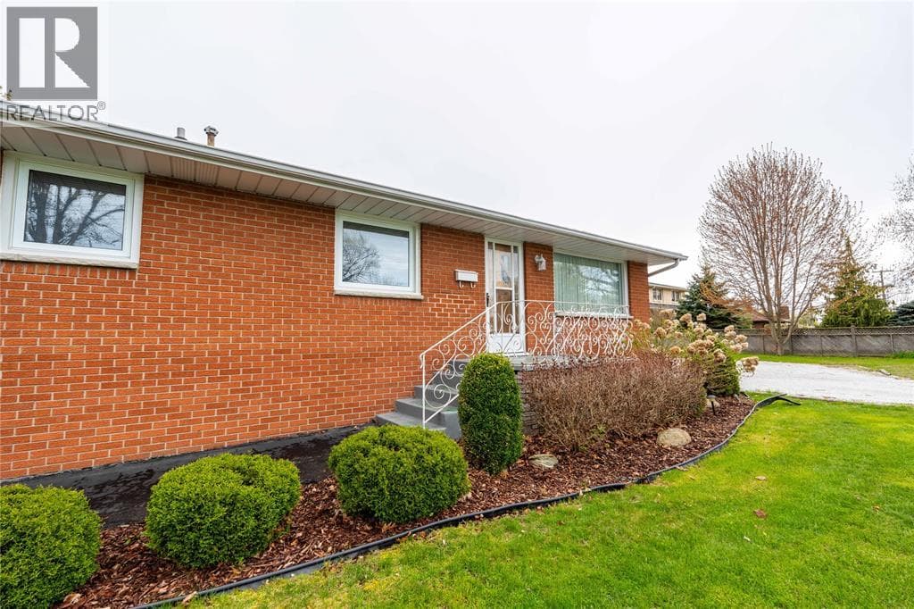 1003 MICHIGAN AVENUE, Sarnia — photo 3
