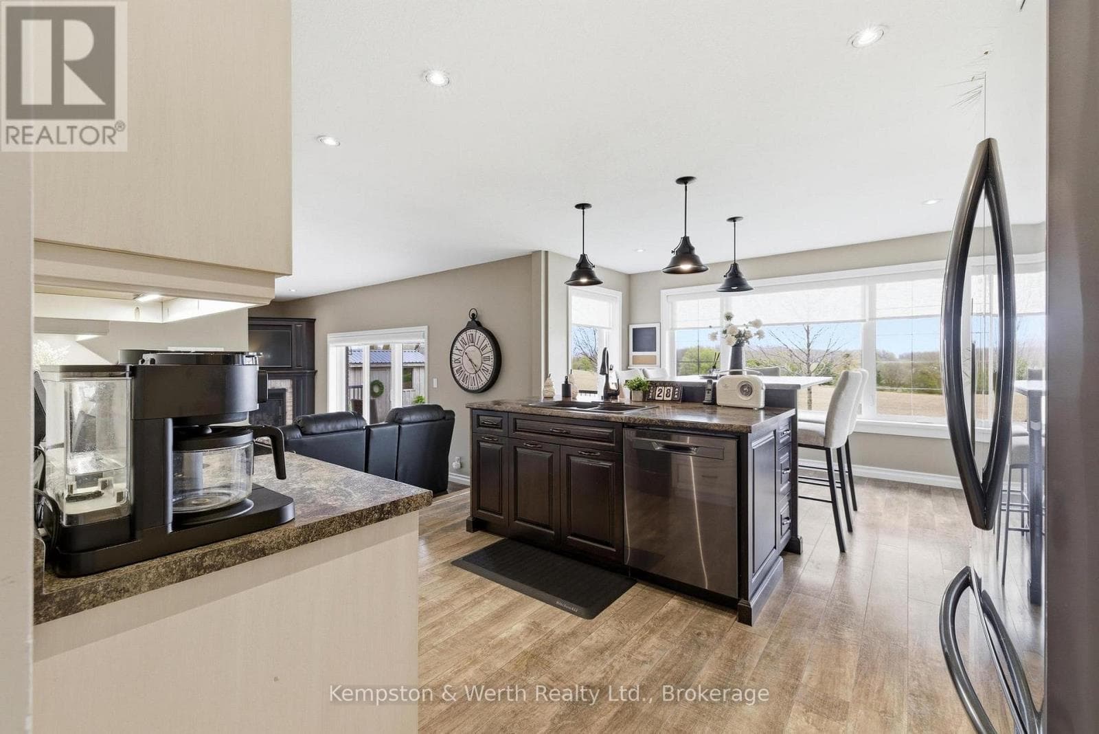890 PERKIN CRESCENT, OnePoint — photo 5