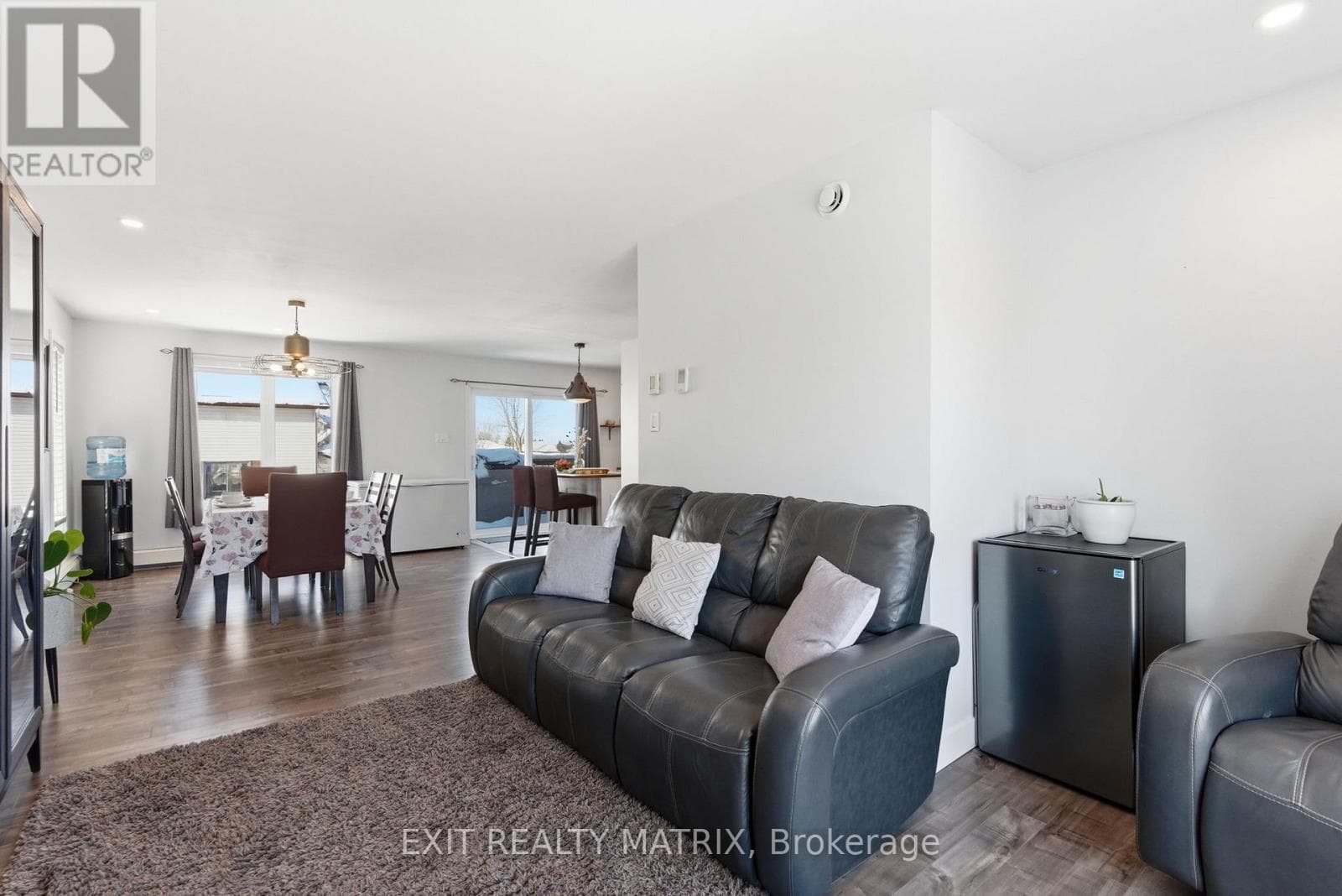 184 LAVERGNE STREET, Ottawa — photo 4