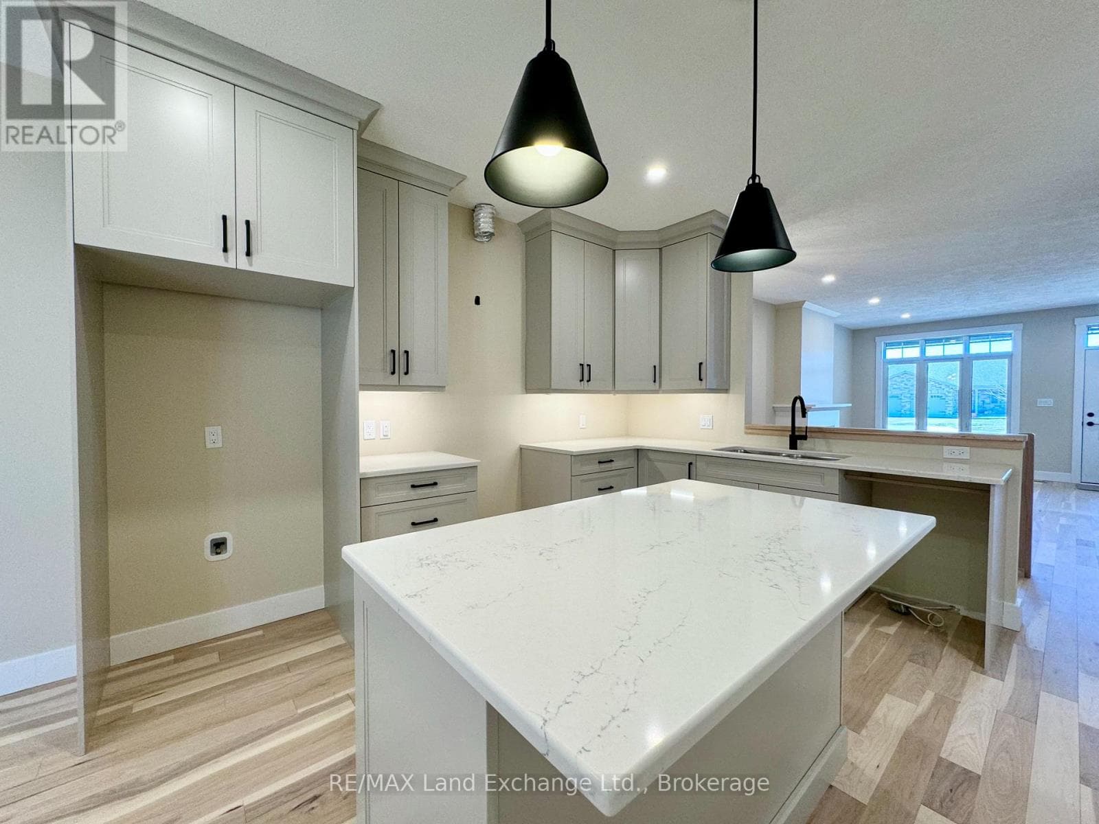 15 NYAH COURT, OnePoint — photo 2