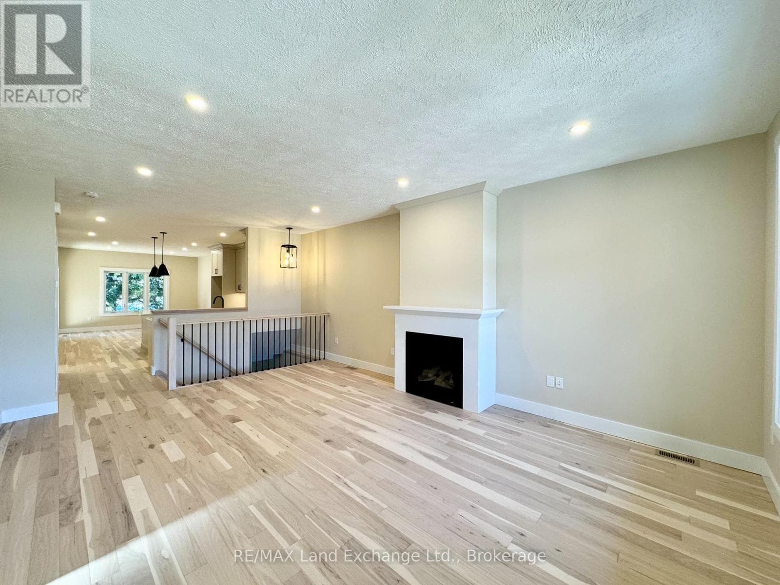15 NYAH COURT, OnePoint — photo 3