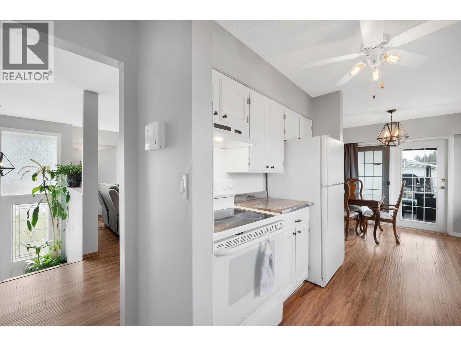 1018 SECOND AVENUE, Interior REALTORS® — photo 5