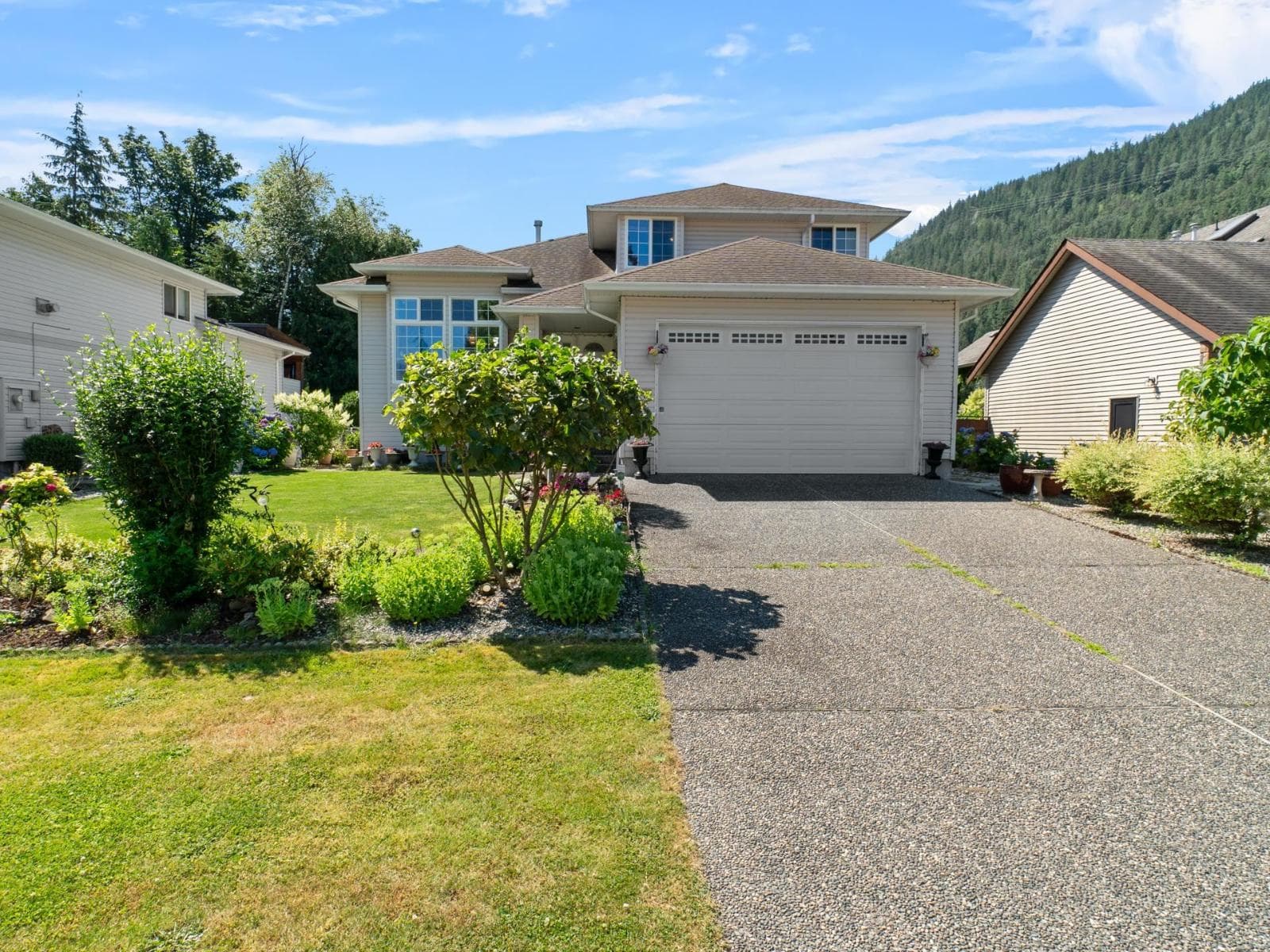 336 CHESTNUT AVENUE, Harrison Hot Springs, Chilliwack — photo 2