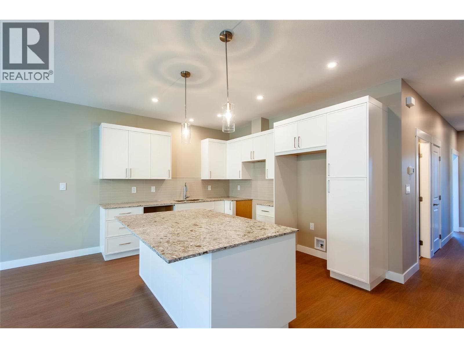 435 Poplar Drive, Interior REALTORS® — photo 5