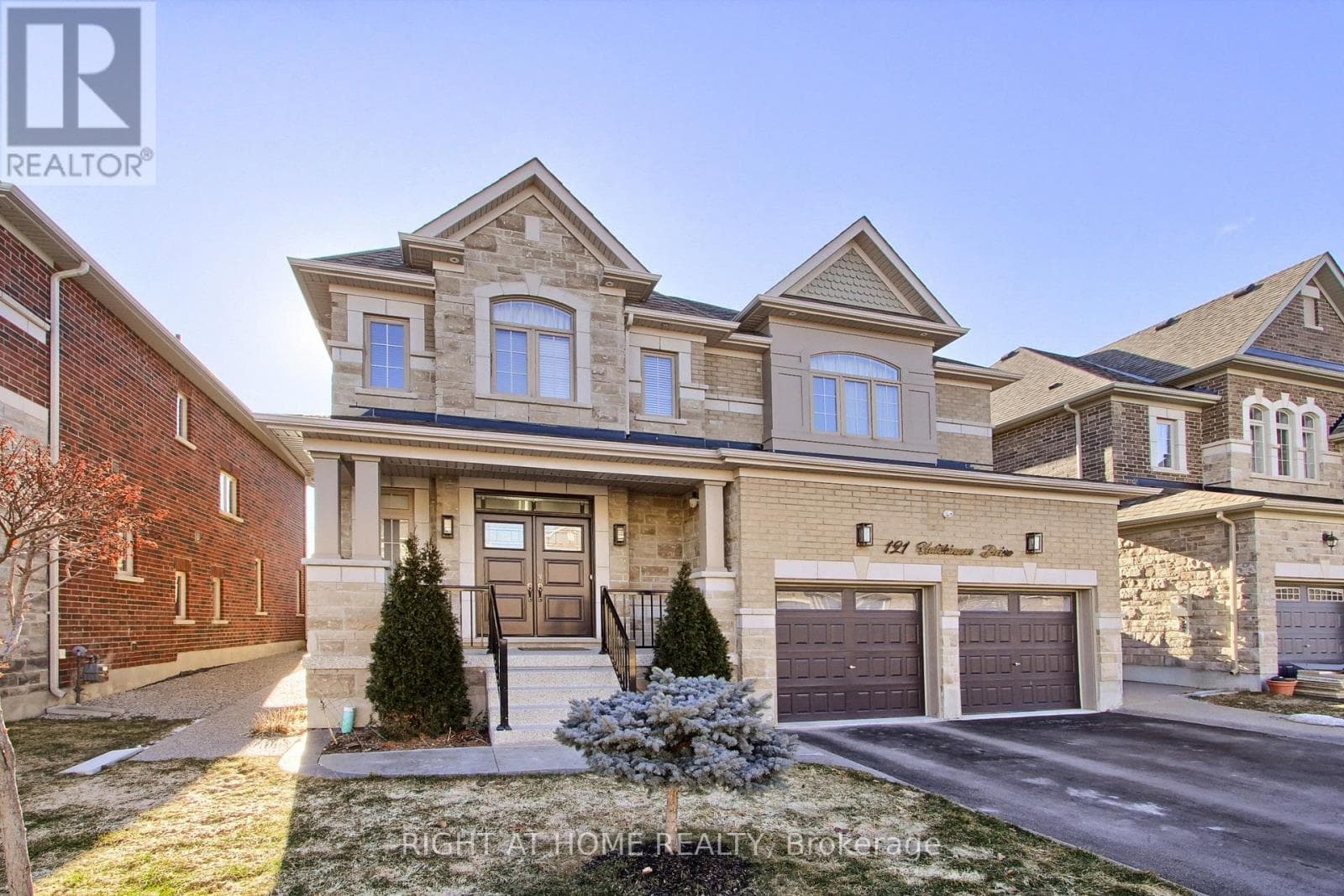 121 HUTCHINSON DRIVE, Toronto — photo 4