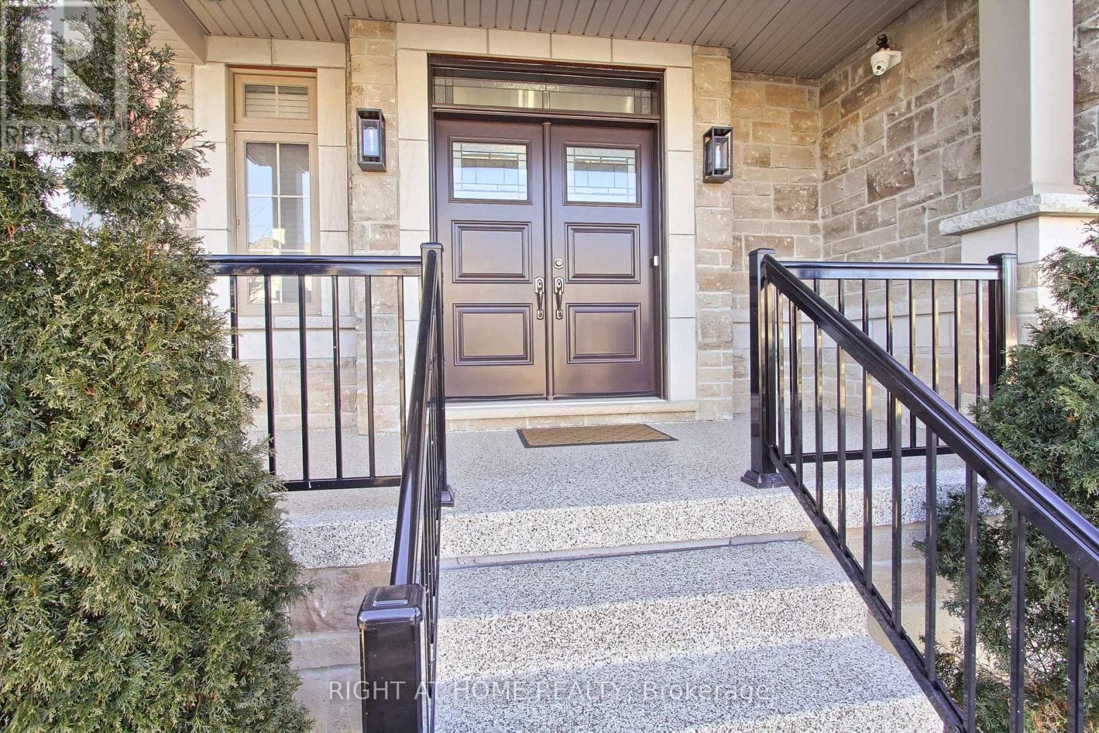121 HUTCHINSON DRIVE, Toronto — photo 5