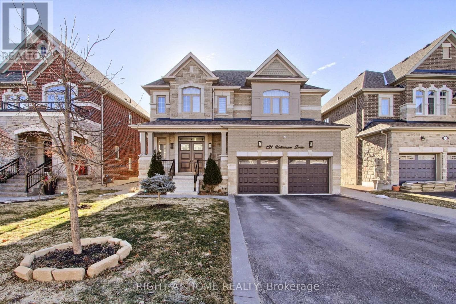 121 HUTCHINSON DRIVE, Toronto — photo 2