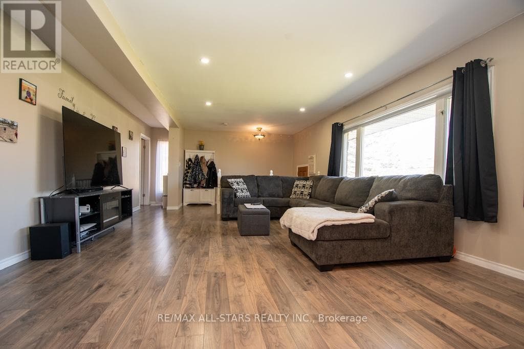 1426 HIGHWAY 7A, Central Lakes — photo 4