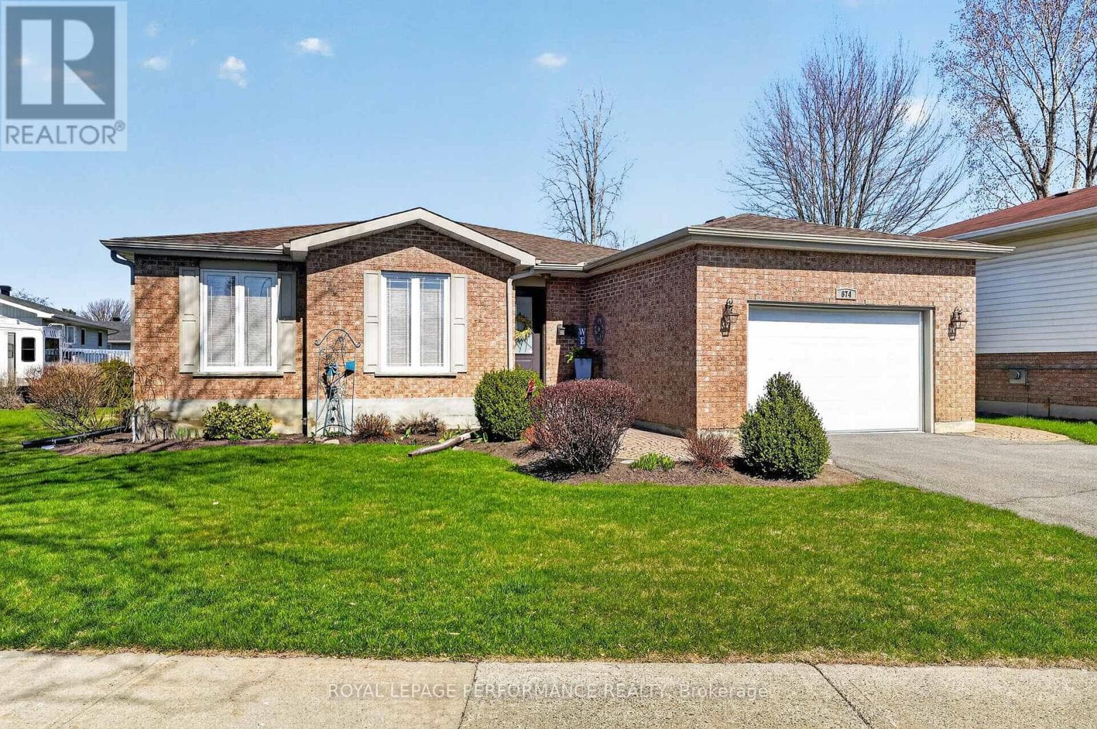 674 HAMILTON CRESCENT, Cornwall — photo 2