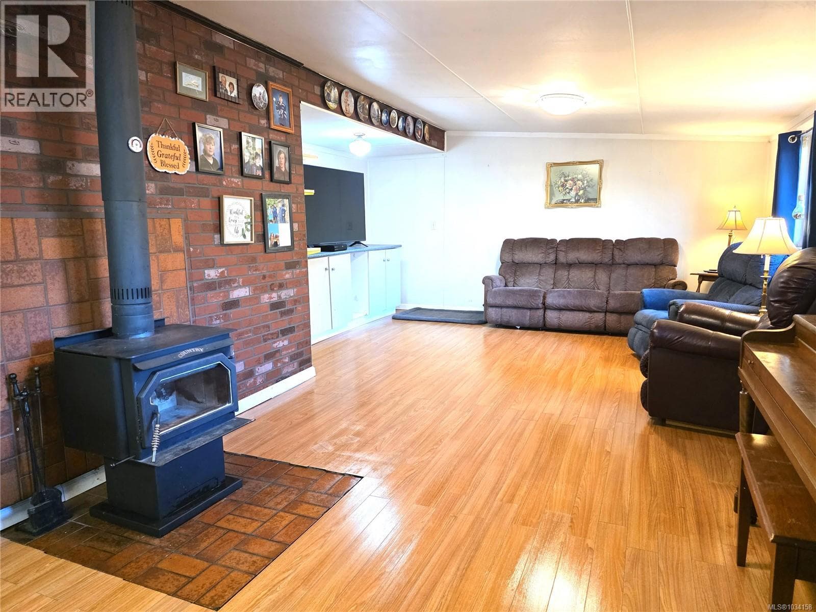2114 McKenzie Ave, Vancouver Island — photo 4