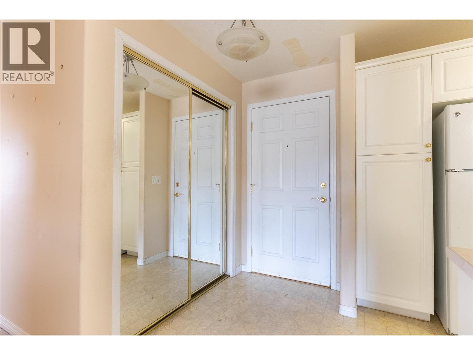 120 VERNON Avenue Unit# 311, Interior REALTORS® — photo 3