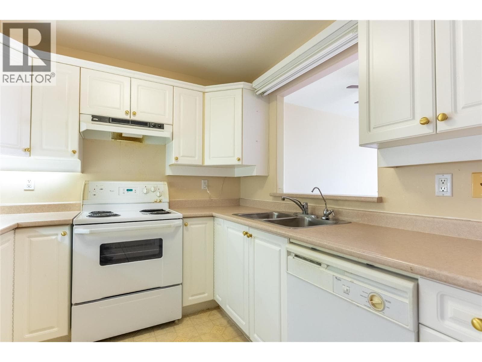 120 VERNON Avenue Unit# 311, Interior REALTORS® — photo 4