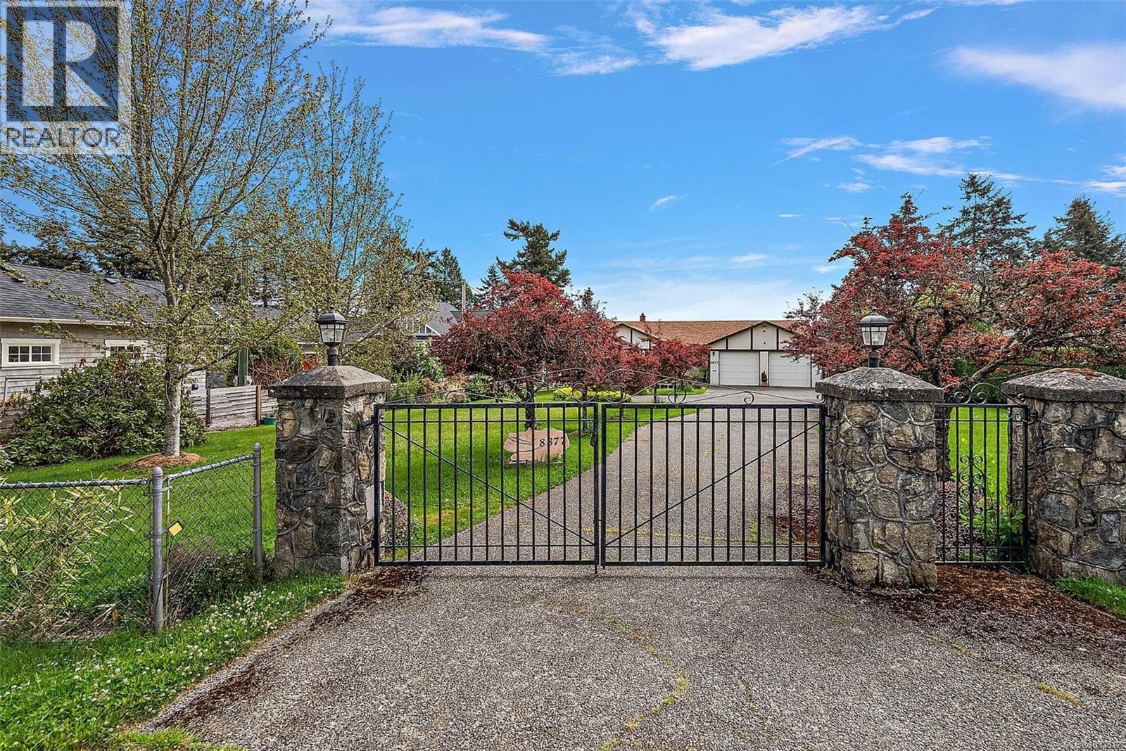 8877 Lochside Dr, Victoria — photo 2