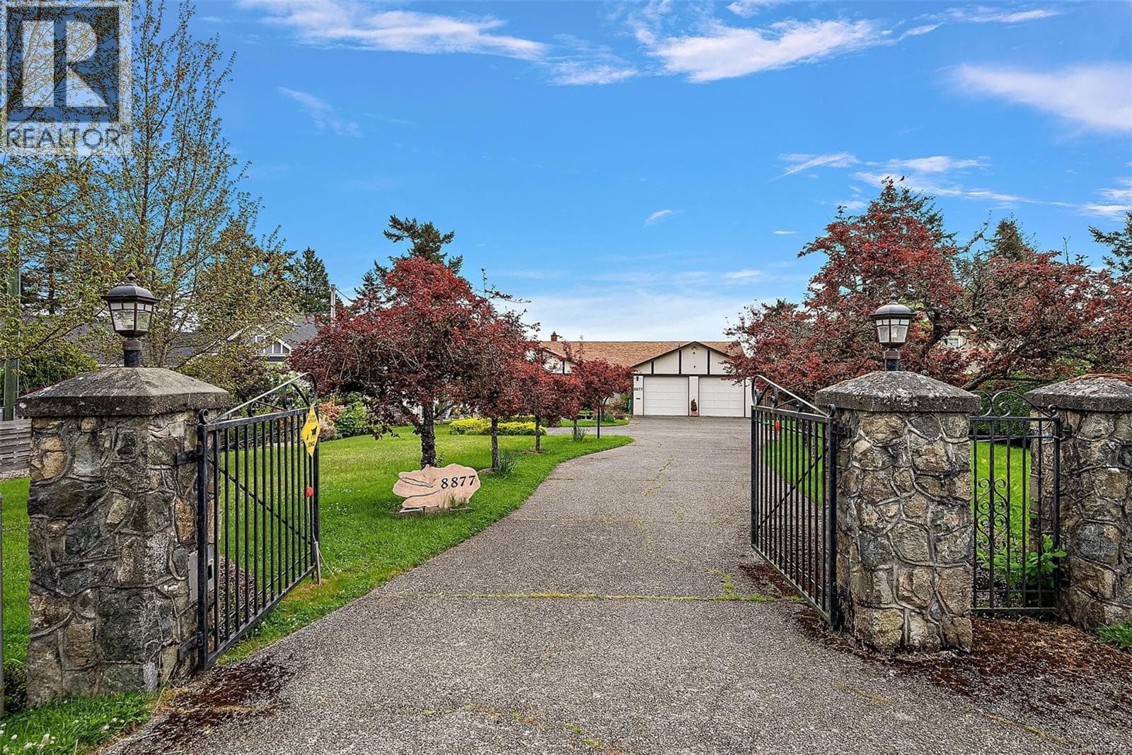8877 Lochside Dr, Victoria — photo 3