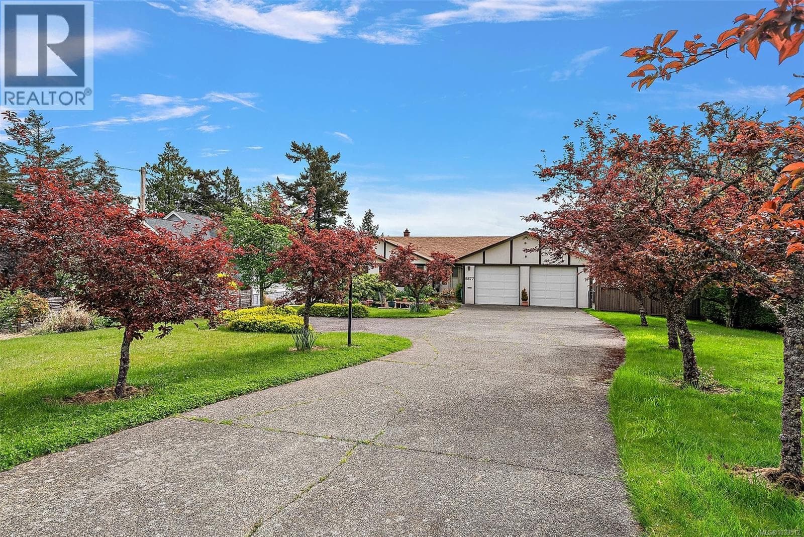 8877 Lochside Dr, Victoria — photo 4
