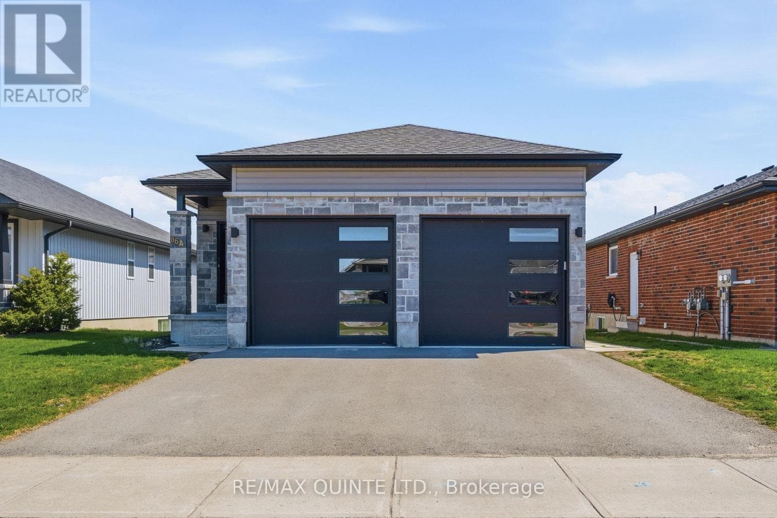 A & B - 86 ALDERSGATE DRIVE W, Central Lakes — photo 2