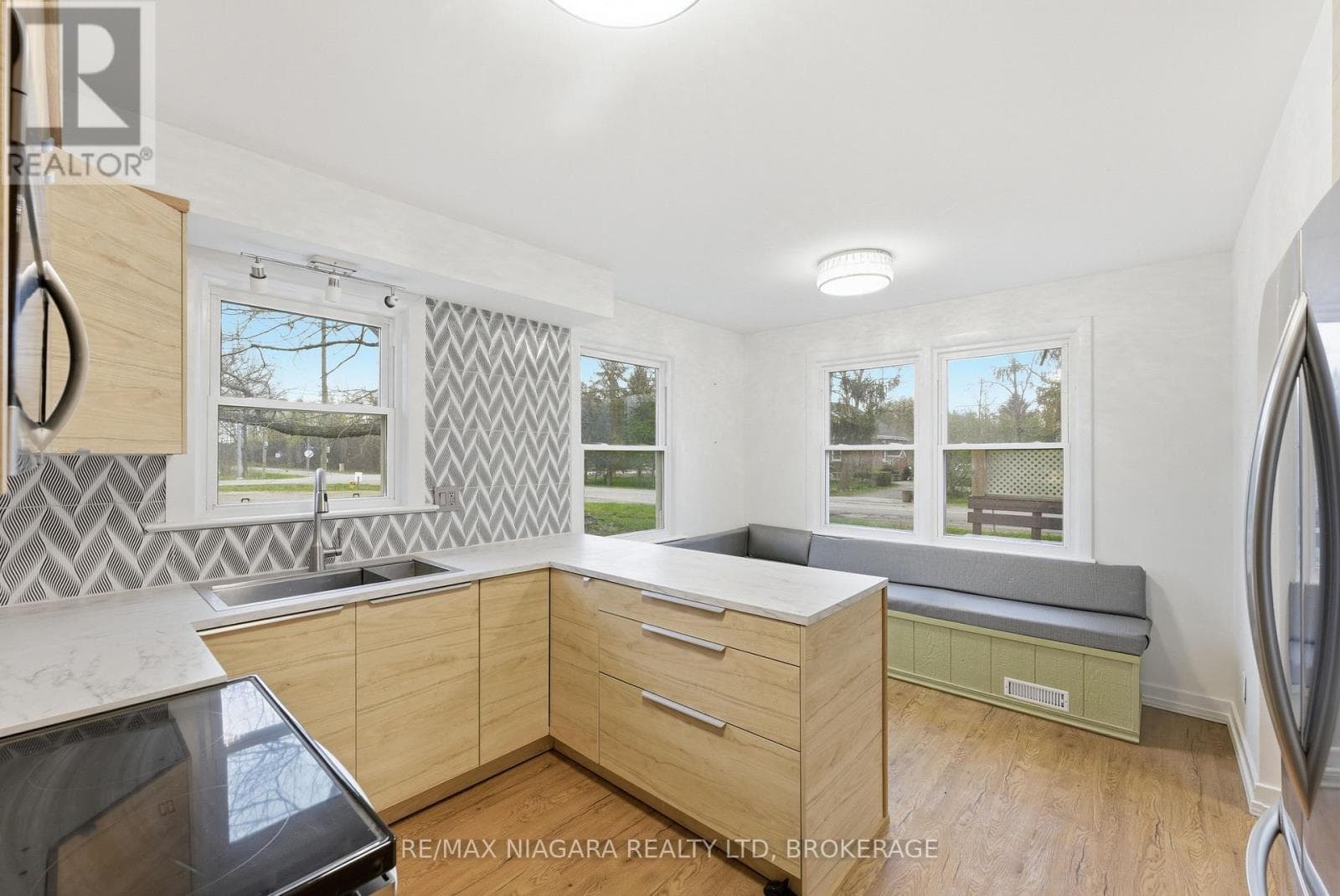 355 BERNARD AVENUE, Niagara — photo 4