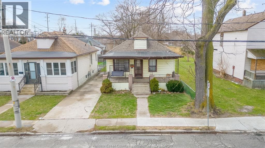 879 FELIX AVENUE, Windsor — photo 2
