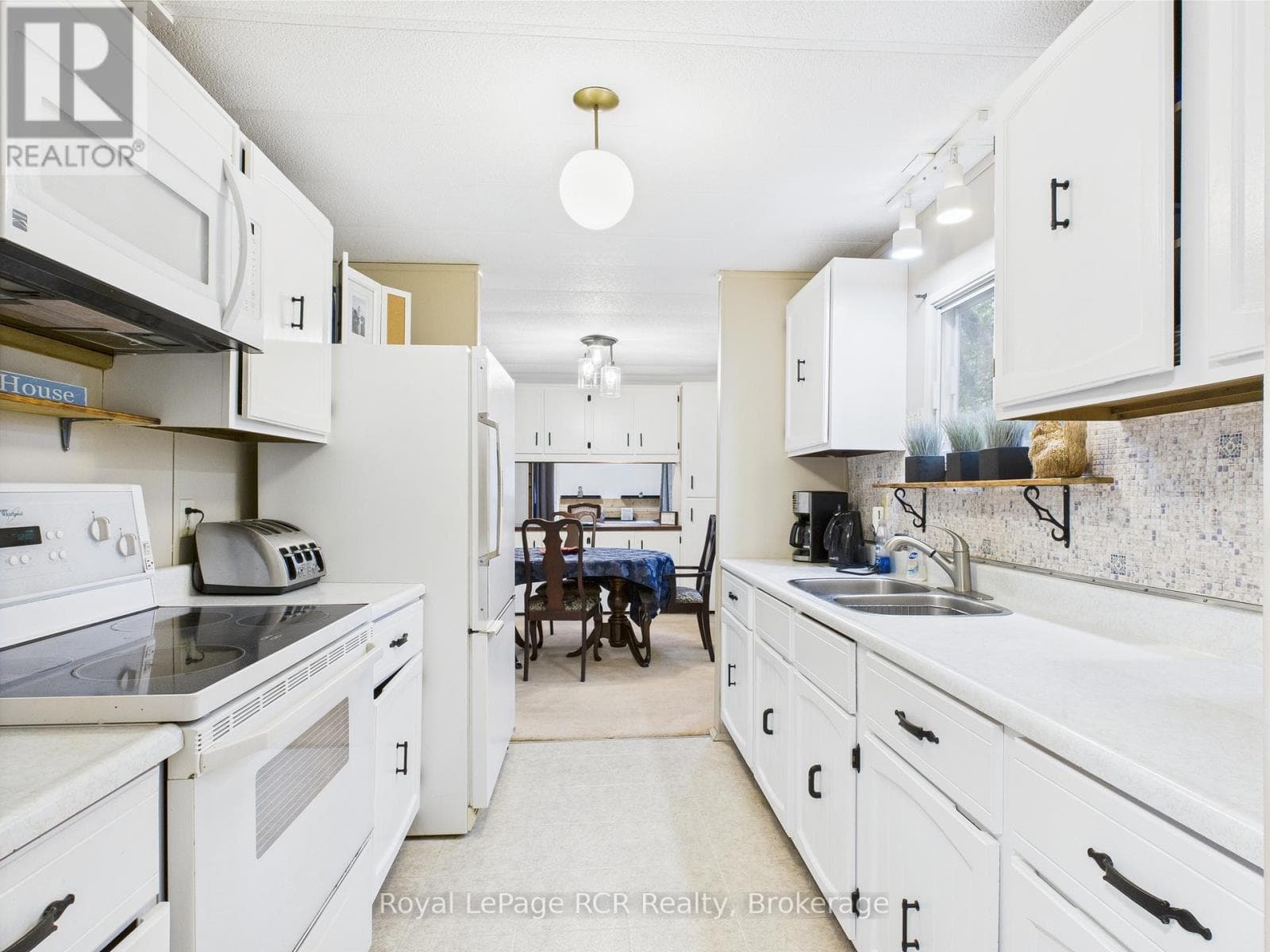 112 HURON ROAD, OnePoint — photo 2