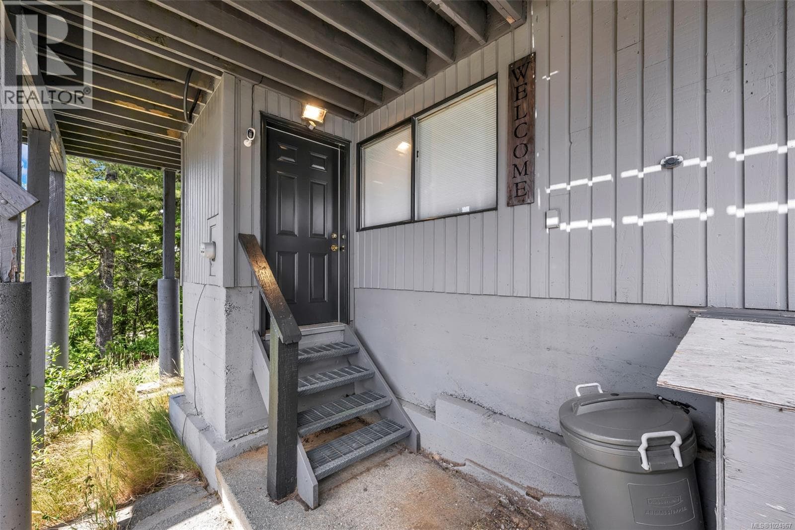 886 JUTLAND TERRACE, Vancouver Island — photo 3