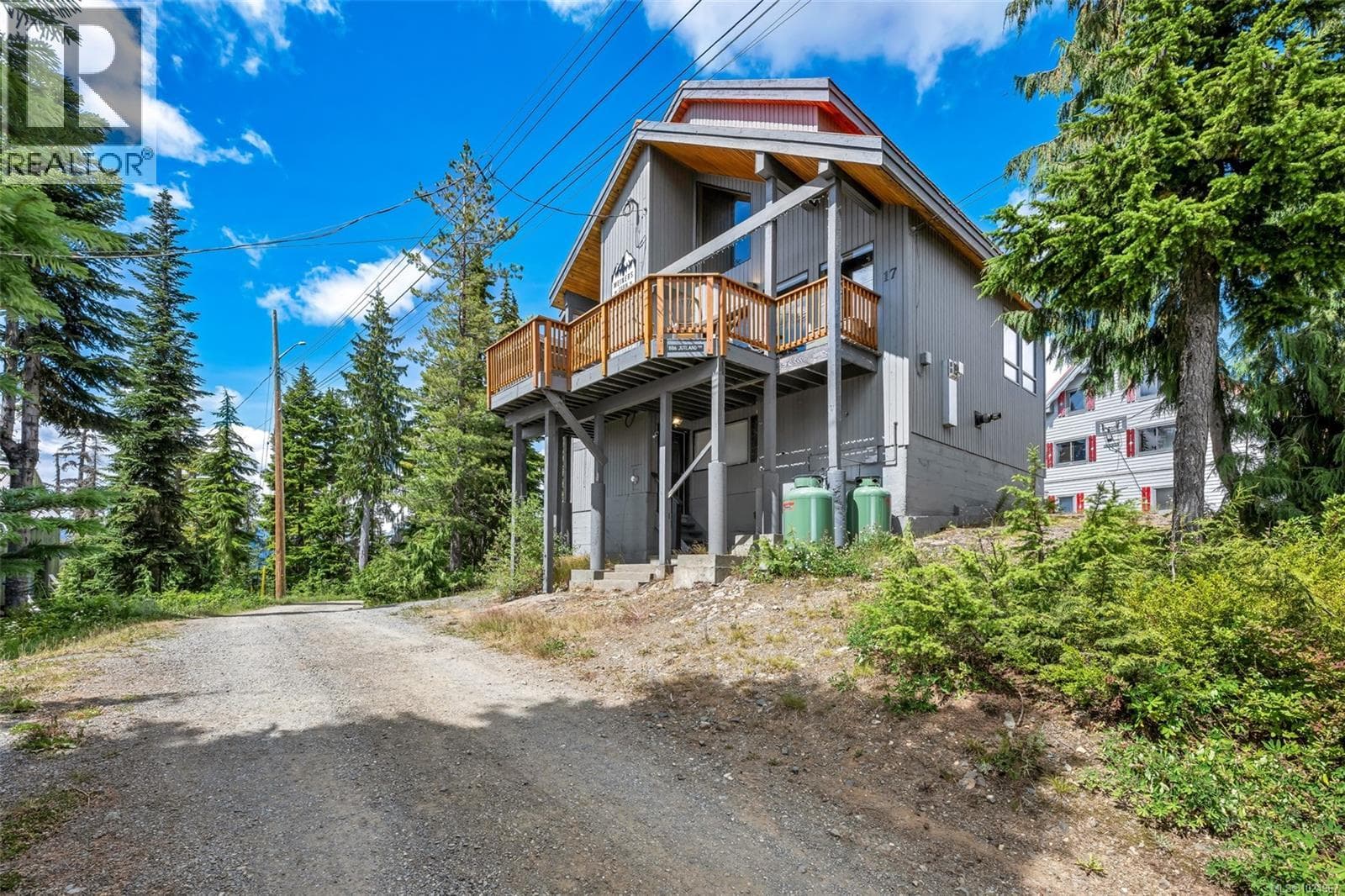 886 JUTLAND TERRACE, Vancouver Island — photo 2