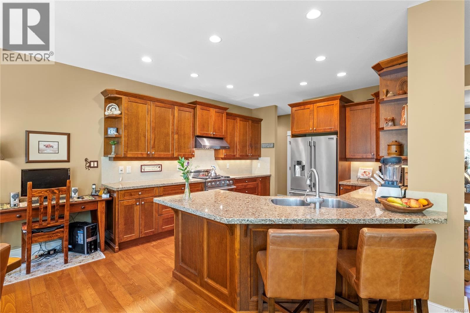 649 EAGLEWOOD COURT, Vancouver Island — photo 5