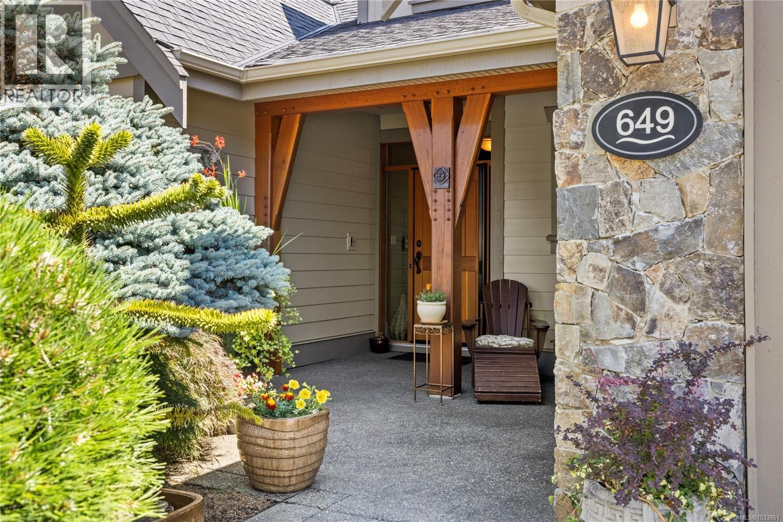 649 EAGLEWOOD COURT, Vancouver Island — photo 2